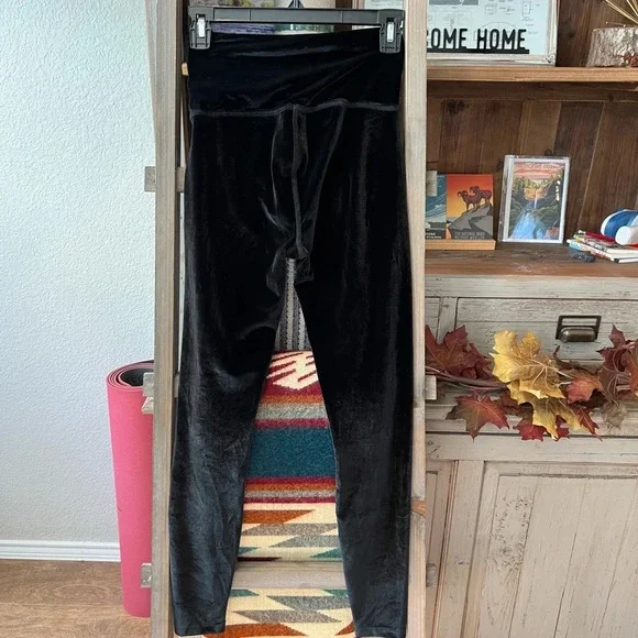Beyond Yoga women’s velvet motion high waisted midi legging size small - Picture 4 of 11